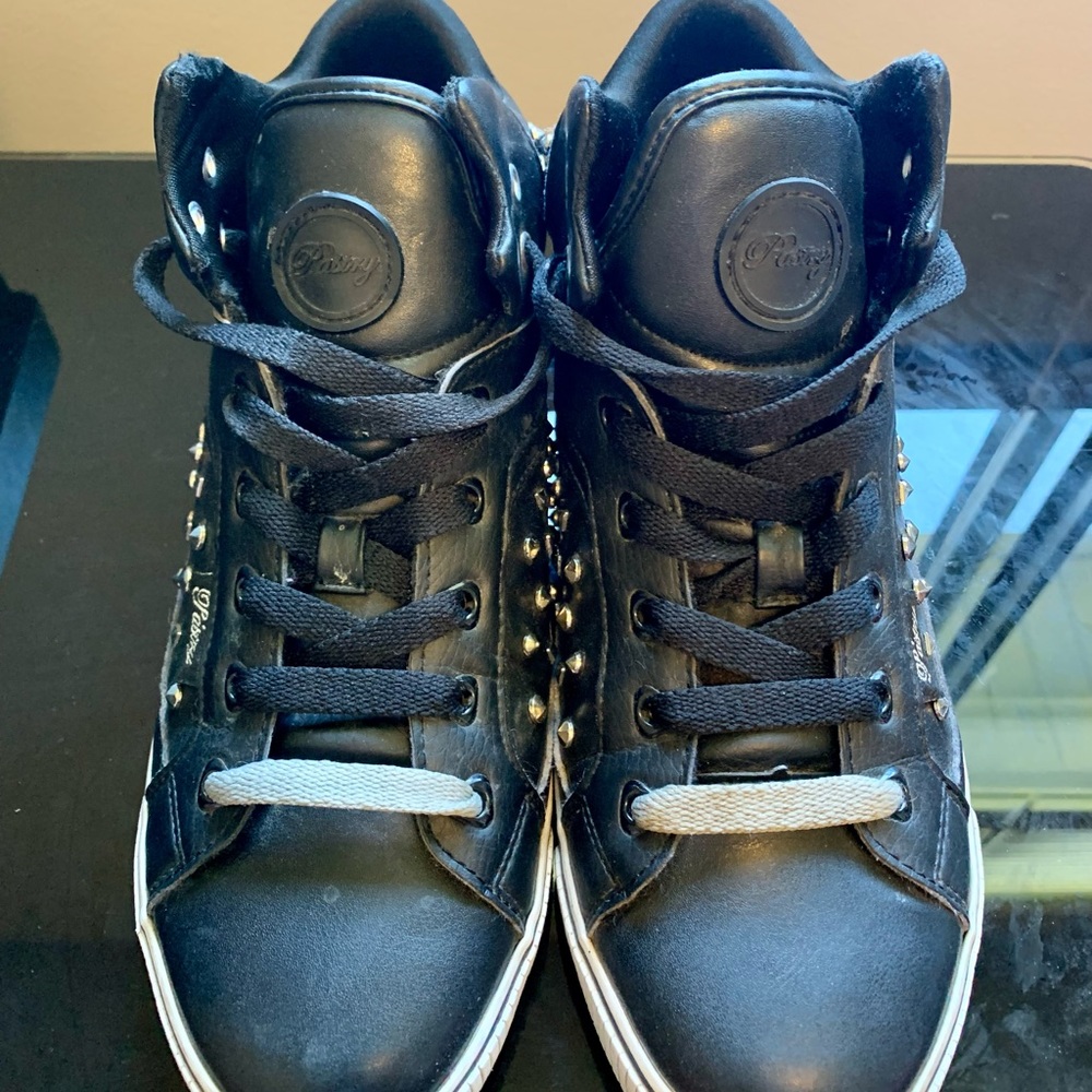 Pastry, size 6.5, black and white